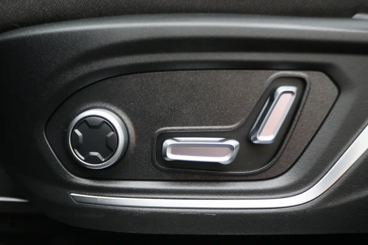 1.5 Plug-in Hybrid 360° Camera, Panoramadak, Zwarte hemel, ACC, Apple Carplay, Infinity Sound, DAB, 20''