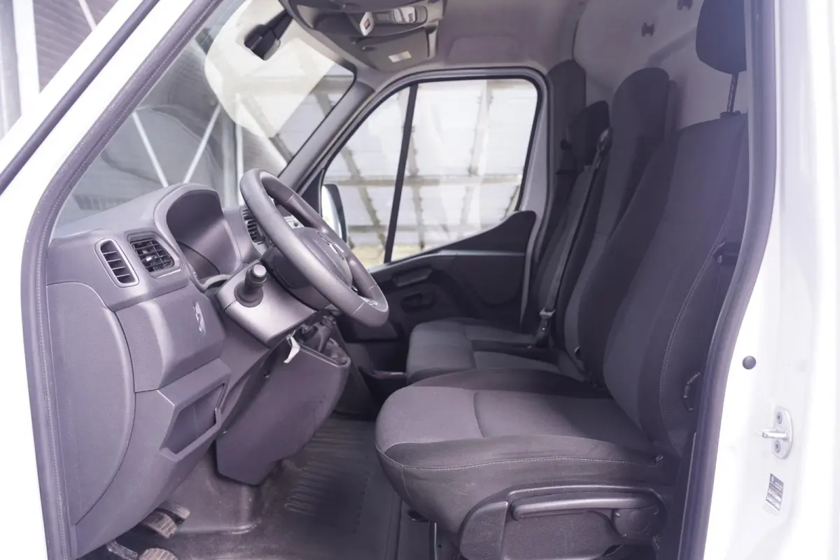 2.3 dCi 135 pk L3H2 Comfort Airco, Dodehoek Assist Cruise Control, Laadruimte Pakket, PDC V+A, 3-Zits