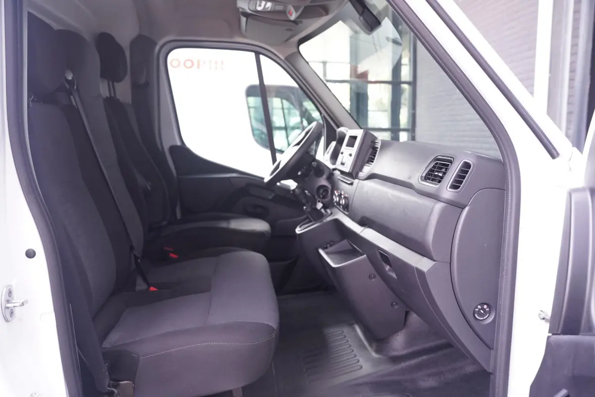2.3 dCi 135 pk L3H2 Comfort Airco, Dodehoek Assist Cruise Control, Laadruimte Pakket, PDC V+A, 3-Zits