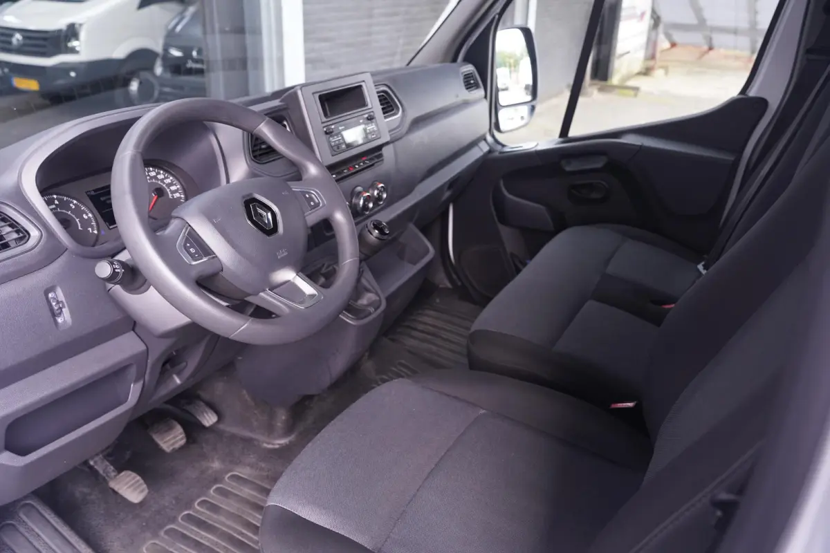 2.3 dCi 135 pk L3H2 Comfort Airco, Dodehoek Assist Cruise Control, Laadruimte Pakket, PDC V+A, 3-Zits