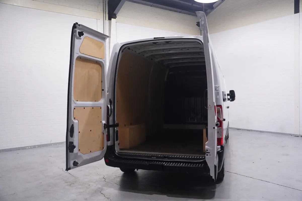 2.3 dCi 135 pk L3H2 Comfort Airco, Dodehoek Assist Cruise Control, Laadruimte Pakket, PDC V+A, 3-Zits