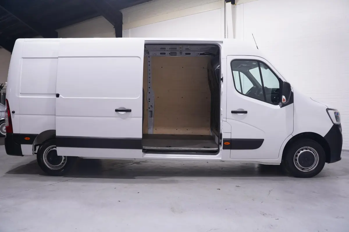 2.3 dCi 135 pk L3H2 Comfort Airco, Dodehoek Assist Cruise Control, Laadruimte Pakket, PDC V+A, 3-Zits