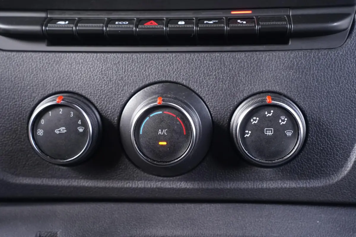 2.3 dCi 135 pk L3H2 Comfort Airco, Dodehoek Assist Cruise Control, Laadruimte Pakket, PDC V+A, 3-Zits