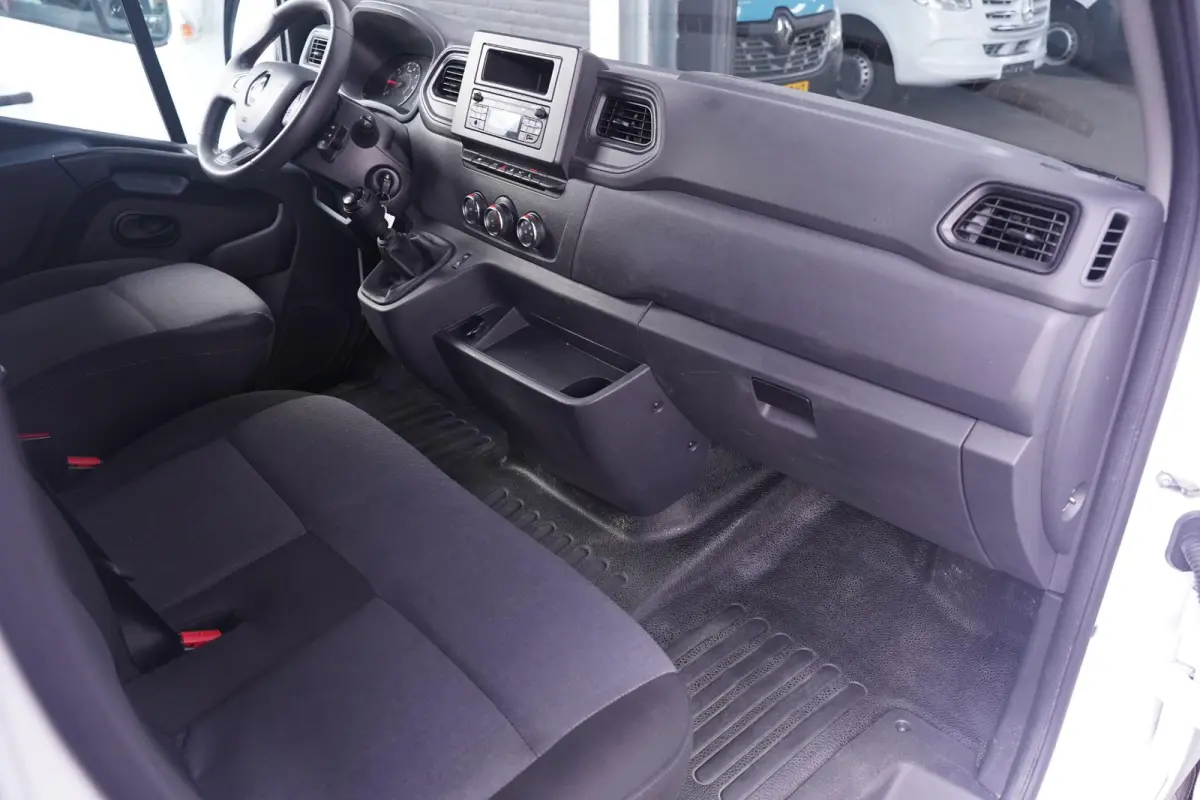 2.3 dCi 135 pk L3H2 Comfort Airco, Dodehoek Assist Cruise Control, Laadruimte Pakket, PDC V+A, 3-Zits
