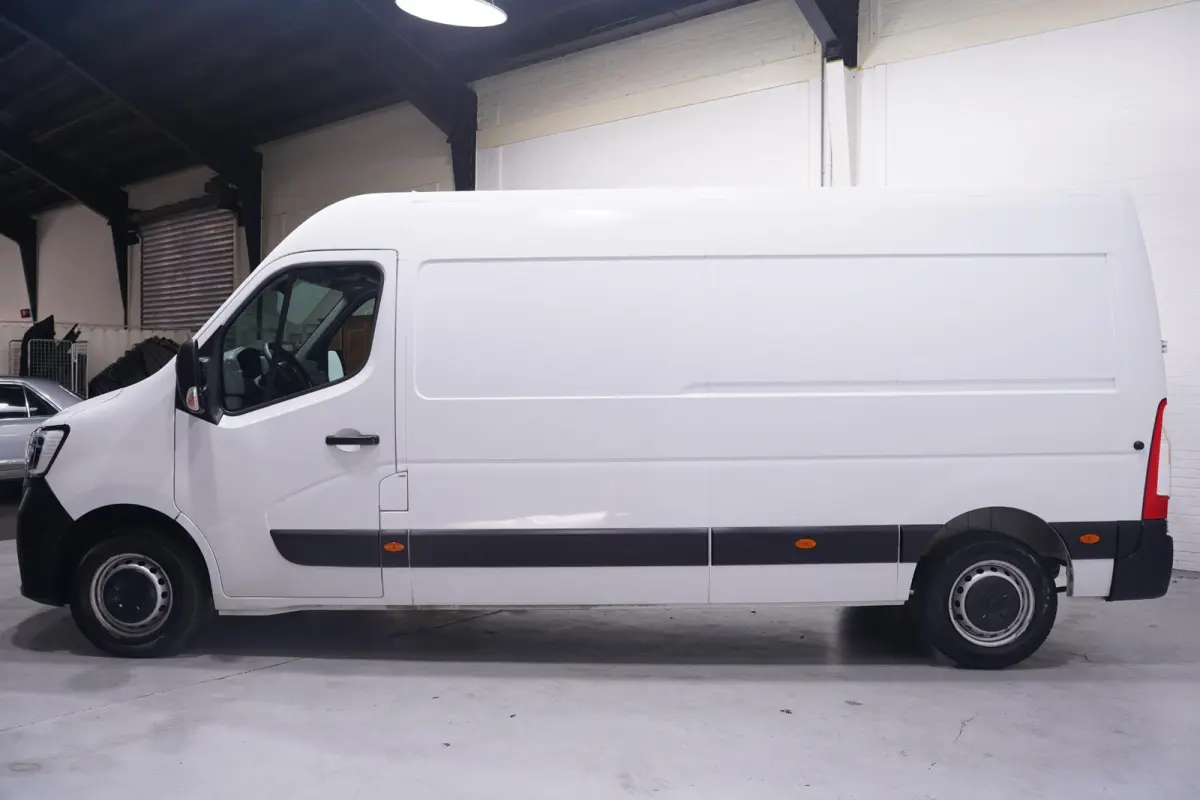 2.3 dCi 135 pk L3H2 Comfort Airco, Dodehoek Assist Cruise Control, Laadruimte Pakket, PDC V+A, 3-Zits