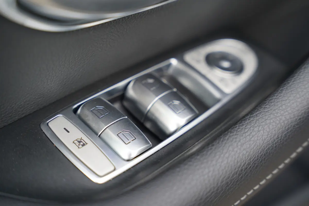 350 e Lease Edition 272pk | BTW auto! | Widescreen | Cruise control | Electronic climate control | LED koplampen | Navigatiesysteem full map | Parkeersensor voor en achter | Sfeerverlichting