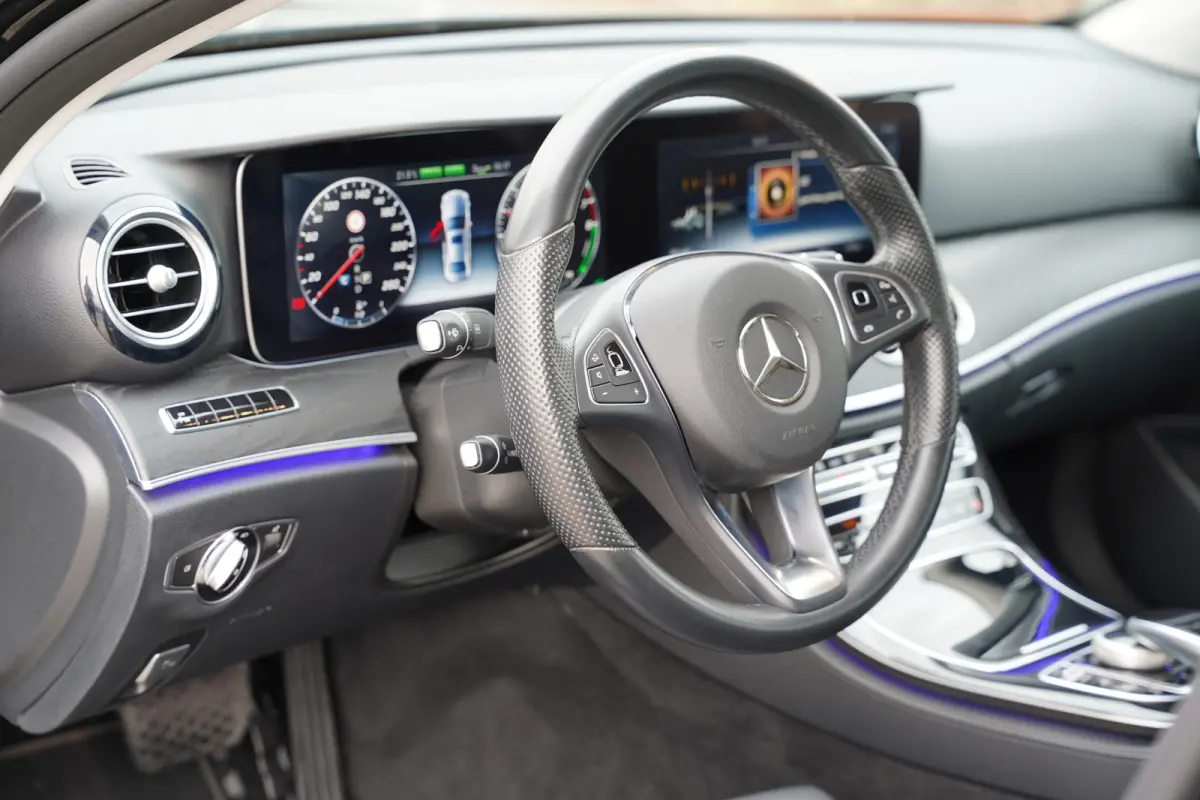 350 e Lease Edition 272pk | BTW auto! | Widescreen | Cruise control | Electronic climate control | LED koplampen | Navigatiesysteem full map | Parkeersensor voor en achter | Sfeerverlichting