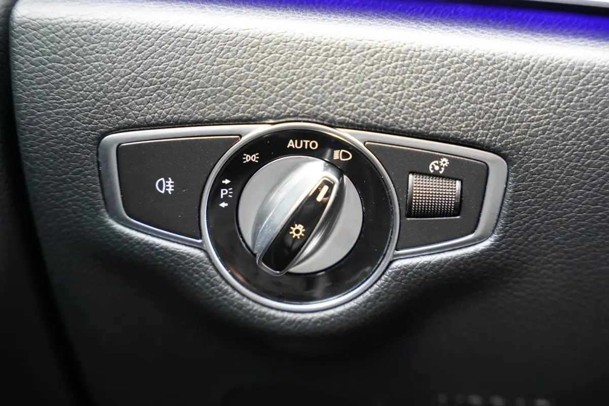 350 e Lease Edition 272pk | BTW auto! | Widescreen | Cruise control | Electronic climate control | LED koplampen | Navigatiesysteem full map | Parkeersensor voor en achter | Sfeerverlichting