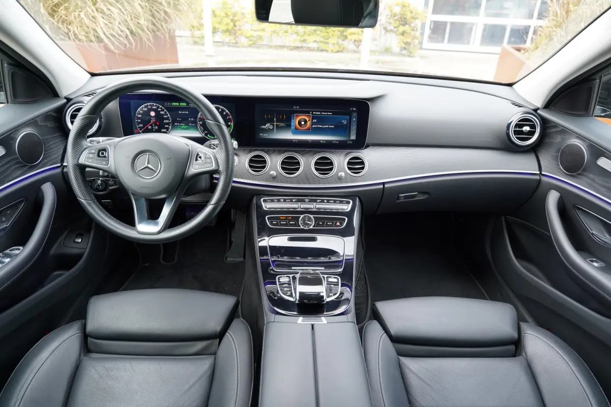350 e Lease Edition 272pk | BTW auto! | Widescreen | Cruise control | Electronic climate control | LED koplampen | Navigatiesysteem full map | Parkeersensor voor en achter | Sfeerverlichting