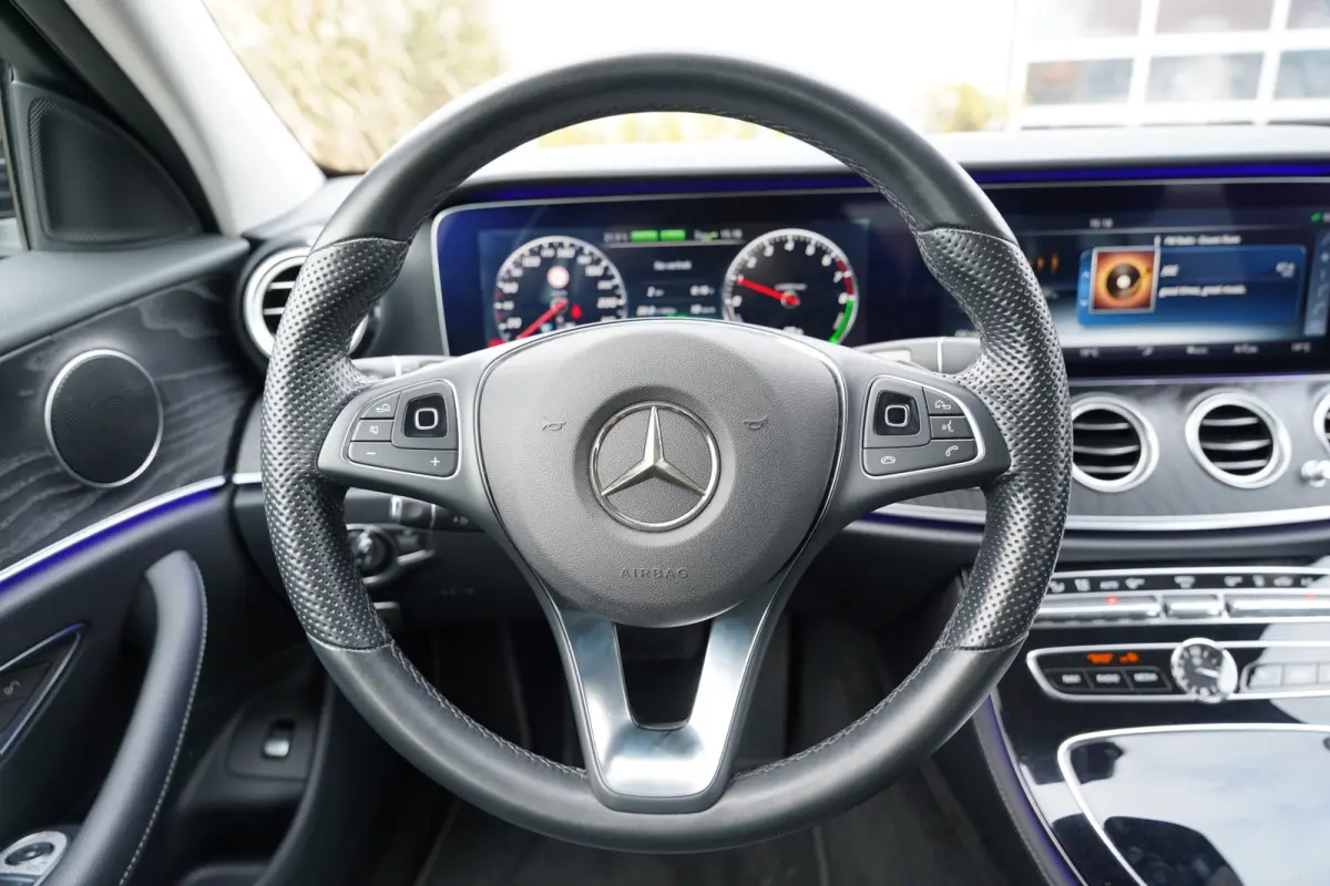 350 e Lease Edition 272pk | BTW auto! | Widescreen | Cruise control | Electronic climate control | LED koplampen | Navigatiesysteem full map | Parkeersensor voor en achter | Sfeerverlichting