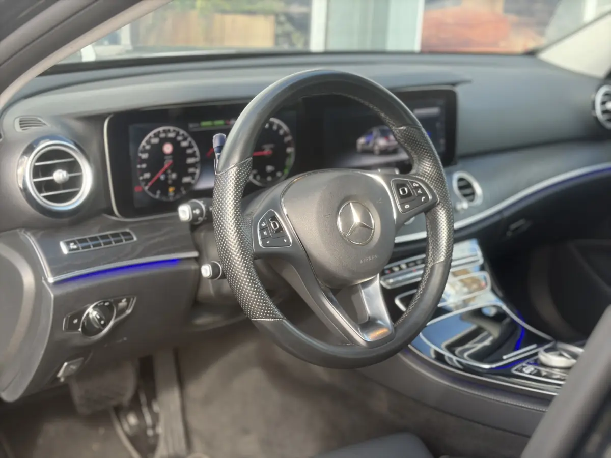 350 e Lease Edition 272pk | BTW auto! | Widescreen | Cruise control | Electronic climate control | LED koplampen | Navigatiesysteem full map | Parkeersensor voor en achter | Sfeerverlichting