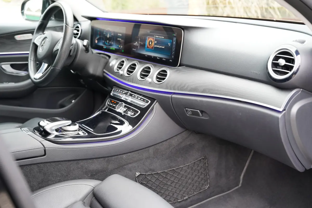 350 e Lease Edition 272pk | BTW auto! | Widescreen | Cruise control | Electronic climate control | LED koplampen | Navigatiesysteem full map | Parkeersensor voor en achter | Sfeerverlichting