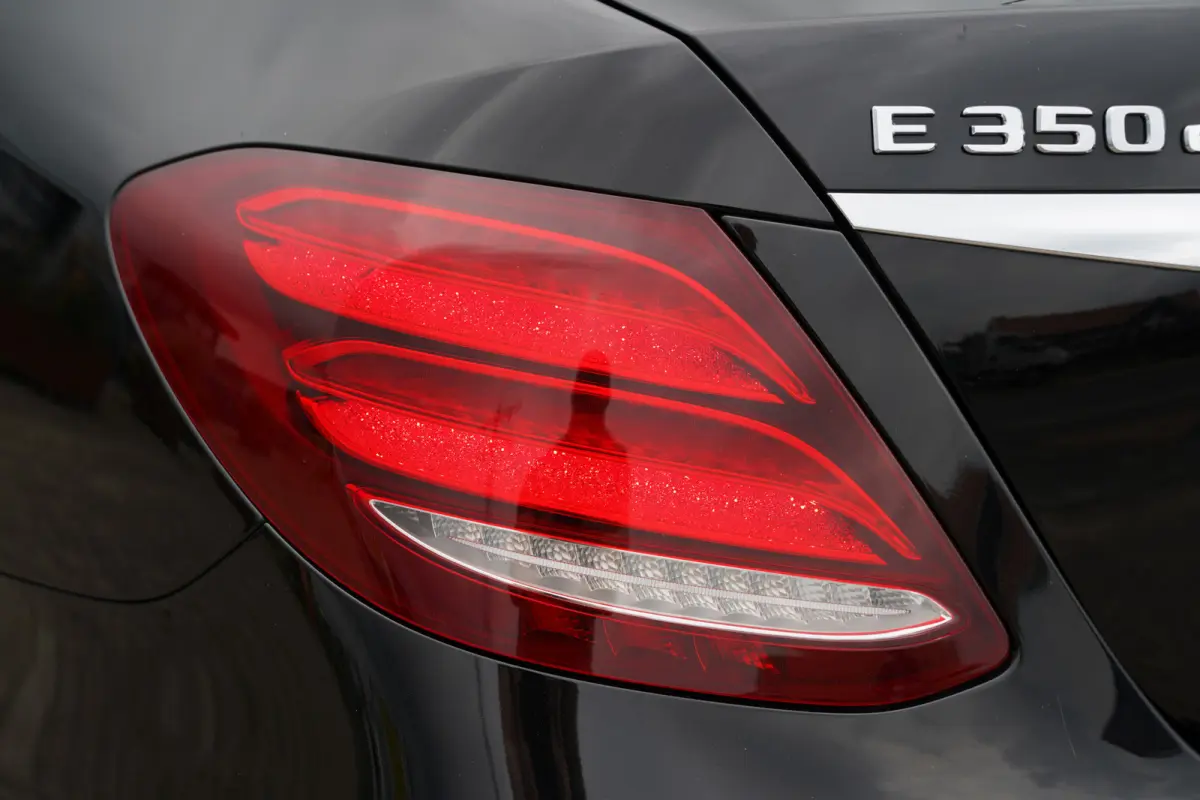 350 e Lease Edition 272pk | BTW auto! | Widescreen | Cruise control | Electronic climate control | LED koplampen | Navigatiesysteem full map | Parkeersensor voor en achter | Sfeerverlichting