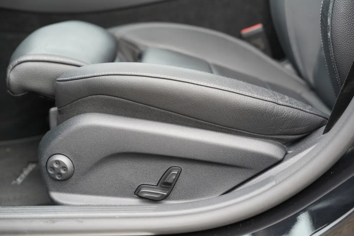 350 e Lease Edition 272pk | BTW auto! | Widescreen | Cruise control | Electronic climate control | LED koplampen | Navigatiesysteem full map | Parkeersensor voor en achter | Sfeerverlichting