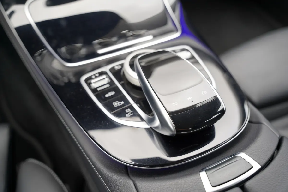 350 e Lease Edition 272pk | BTW auto! | Widescreen | Cruise control | Electronic climate control | LED koplampen | Navigatiesysteem full map | Parkeersensor voor en achter | Sfeerverlichting