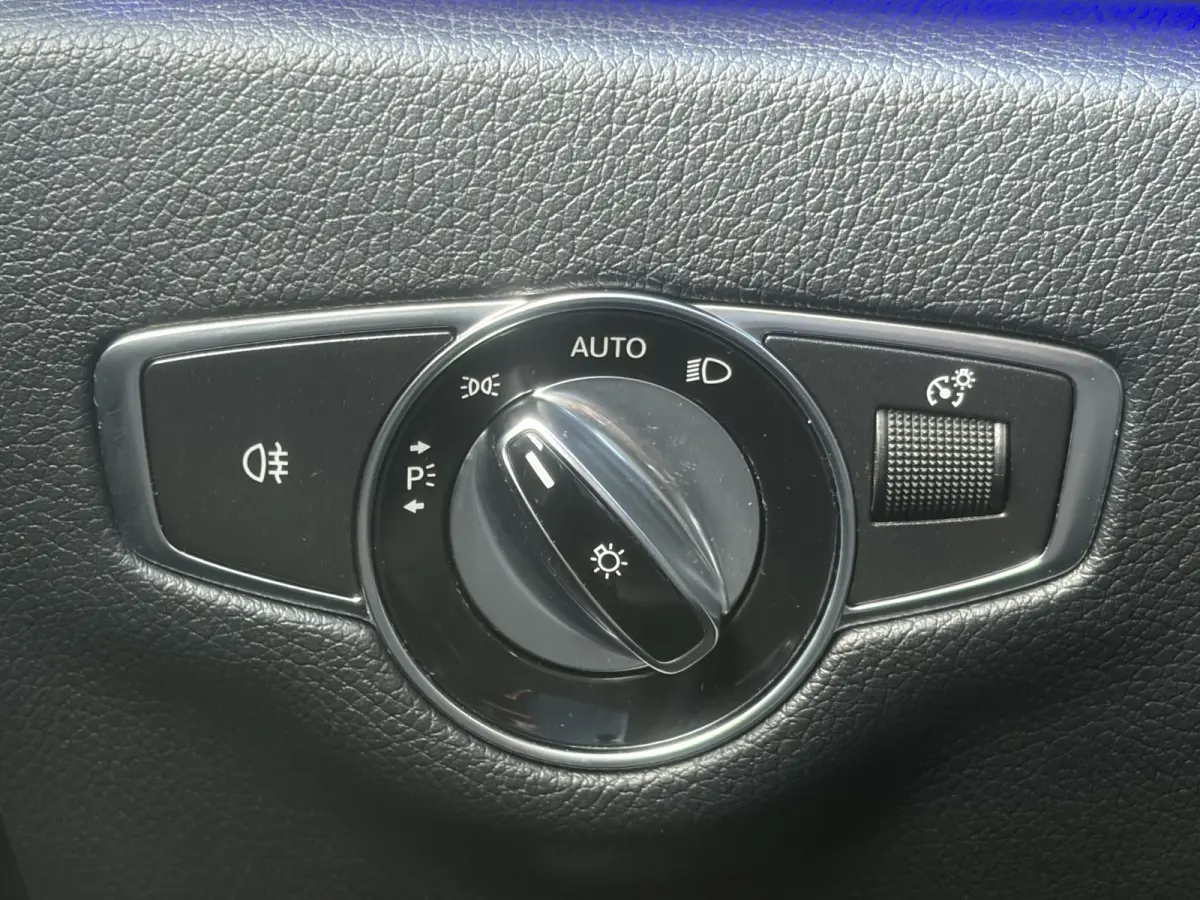 350 e Lease Edition 272pk | BTW auto! | Widescreen | Cruise control | Electronic climate control | LED koplampen | Navigatiesysteem full map | Parkeersensor voor en achter | Sfeerverlichting