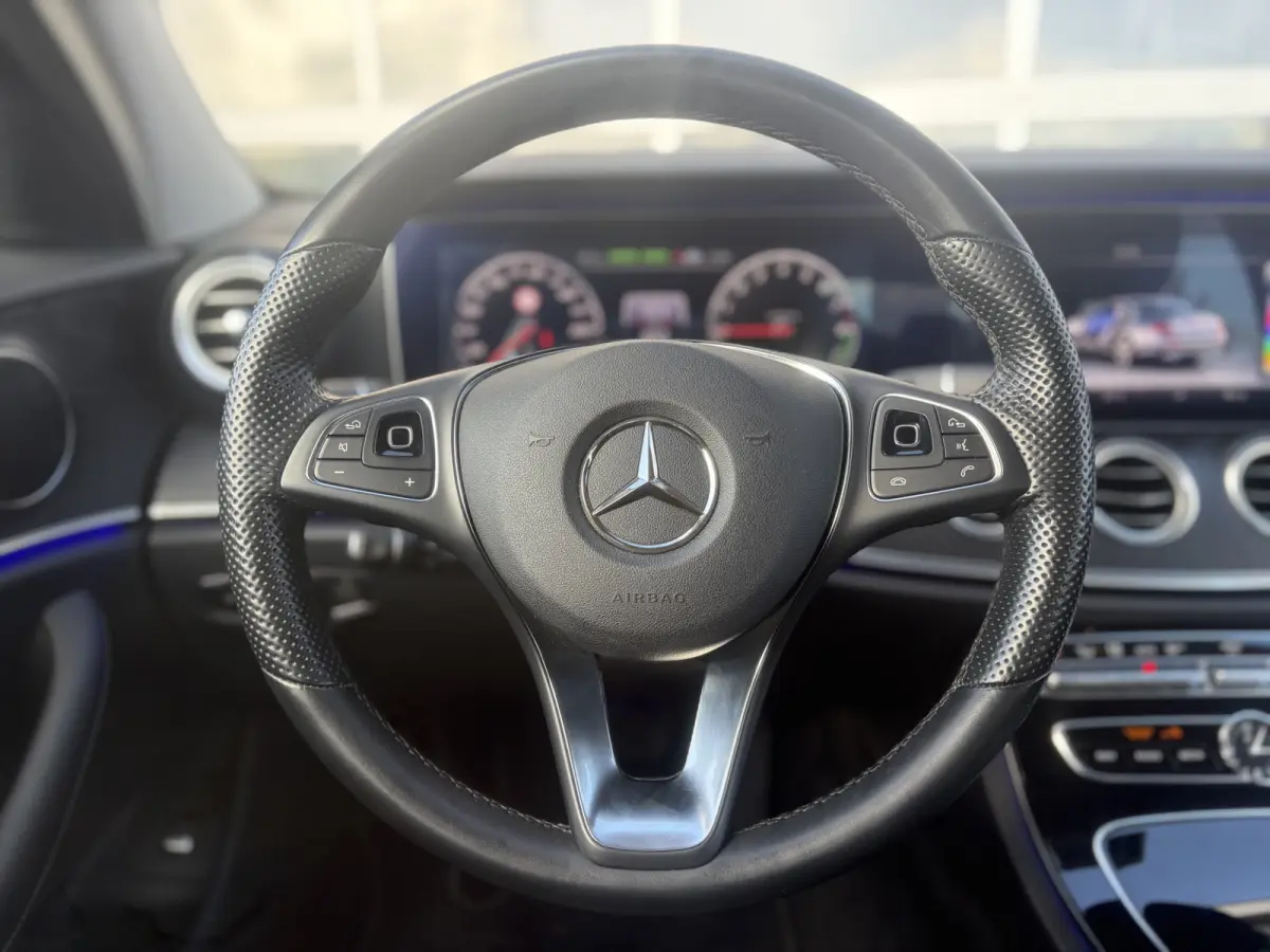 350 e Lease Edition 272pk | BTW auto! | Widescreen | Cruise control | Electronic climate control | LED koplampen | Navigatiesysteem full map | Parkeersensor voor en achter | Sfeerverlichting