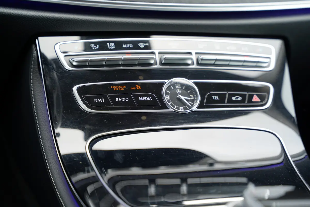 350 e Lease Edition 272pk | BTW auto! | Widescreen | Cruise control | Electronic climate control | LED koplampen | Navigatiesysteem full map | Parkeersensor voor en achter | Sfeerverlichting