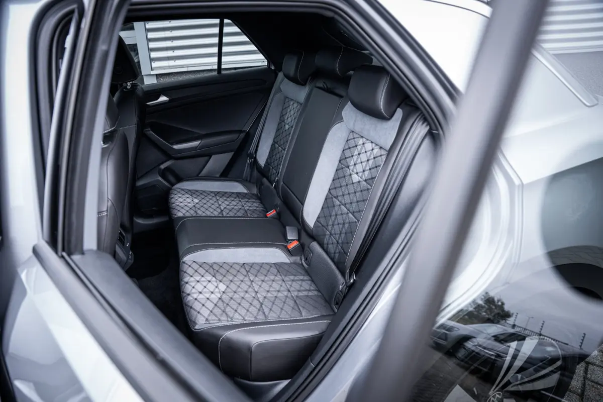 1.5 TSI R-Line | Achteruitrijcamera | R-Line exterieur | Trekhaak met afneembare kogel