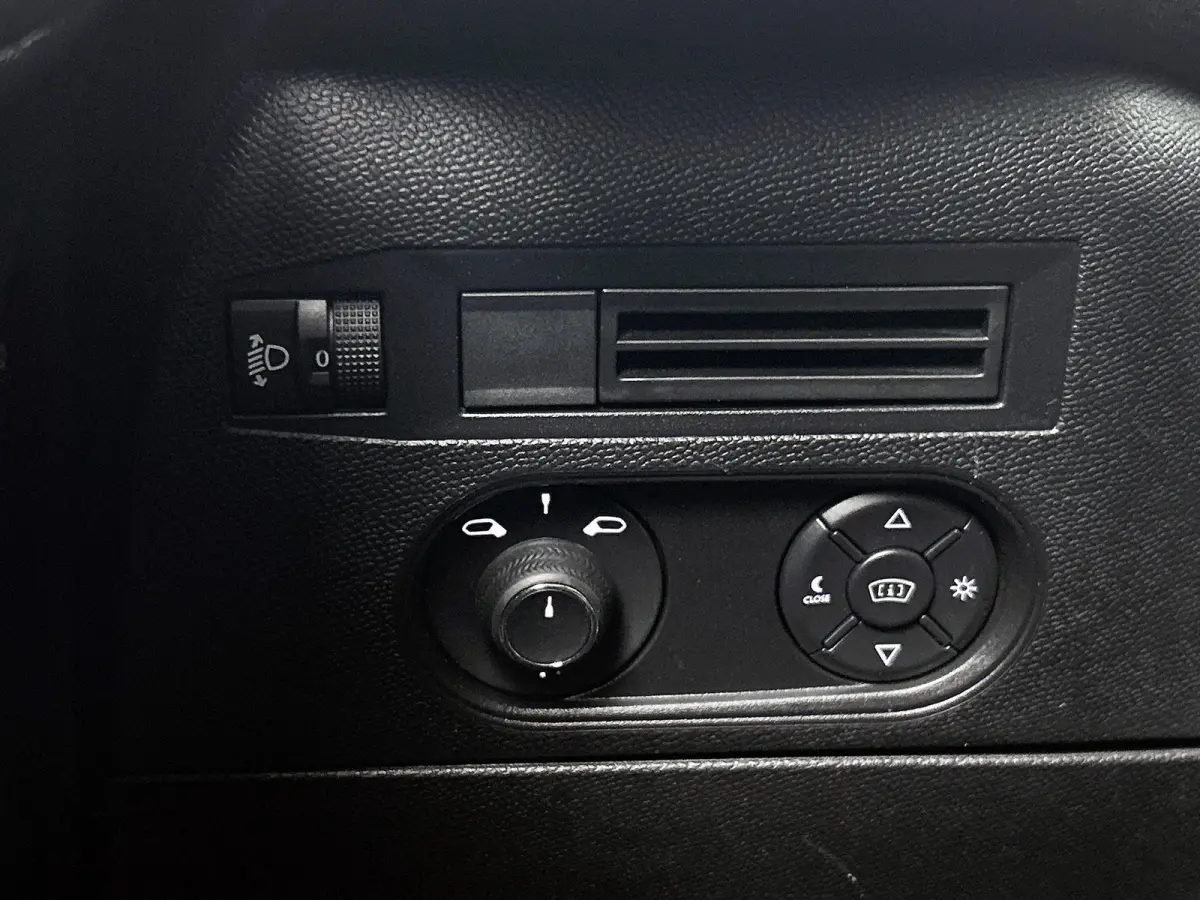 136pk Performance Line 54 kWh | ACCU 95% | Navigatie | Camera Achter | Climate Control | Cruise Control | 17"LMV | LED | Dodehoekdetectie | Trekhaak |