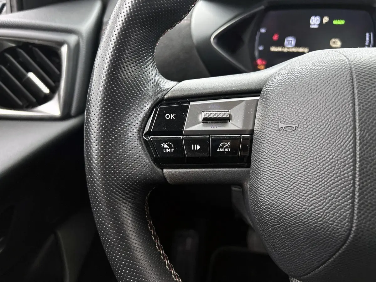 136pk Performance Line 54 kWh | ACCU 95% | Navigatie | Camera Achter | Climate Control | Cruise Control | 17"LMV | LED | Dodehoekdetectie | Trekhaak |