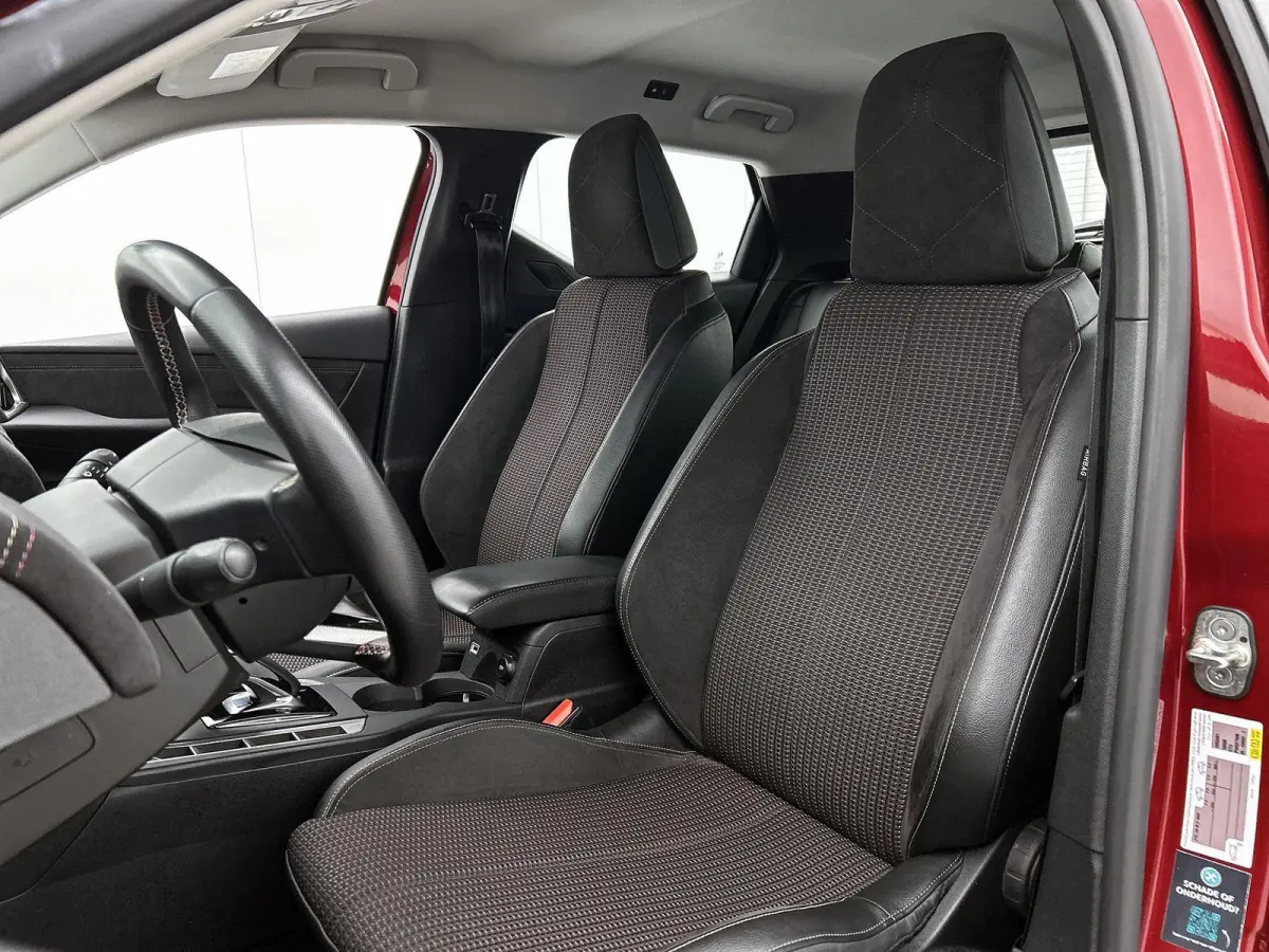 136pk Performance Line 54 kWh | ACCU 95% | Navigatie | Camera Achter | Climate Control | Cruise Control | 17"LMV | LED | Dodehoekdetectie | Trekhaak |