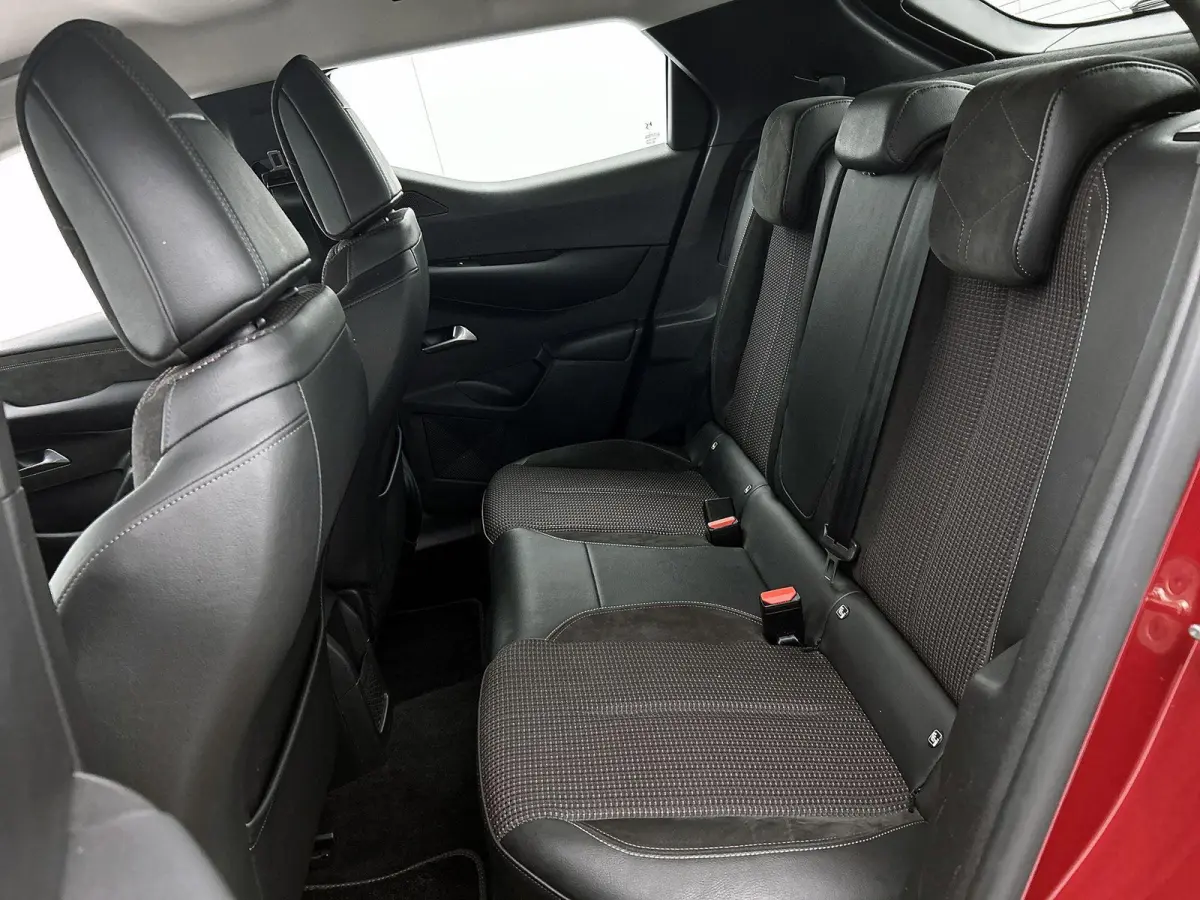 136pk Performance Line 54 kWh | ACCU 95% | Navigatie | Camera Achter | Climate Control | Cruise Control | 17"LMV | LED | Dodehoekdetectie | Trekhaak |
