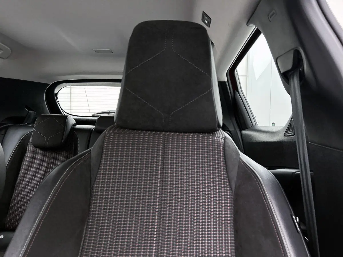 136pk Performance Line 54 kWh | ACCU 95% | Navigatie | Camera Achter | Climate Control | Cruise Control | 17"LMV | LED | Dodehoekdetectie | Trekhaak |