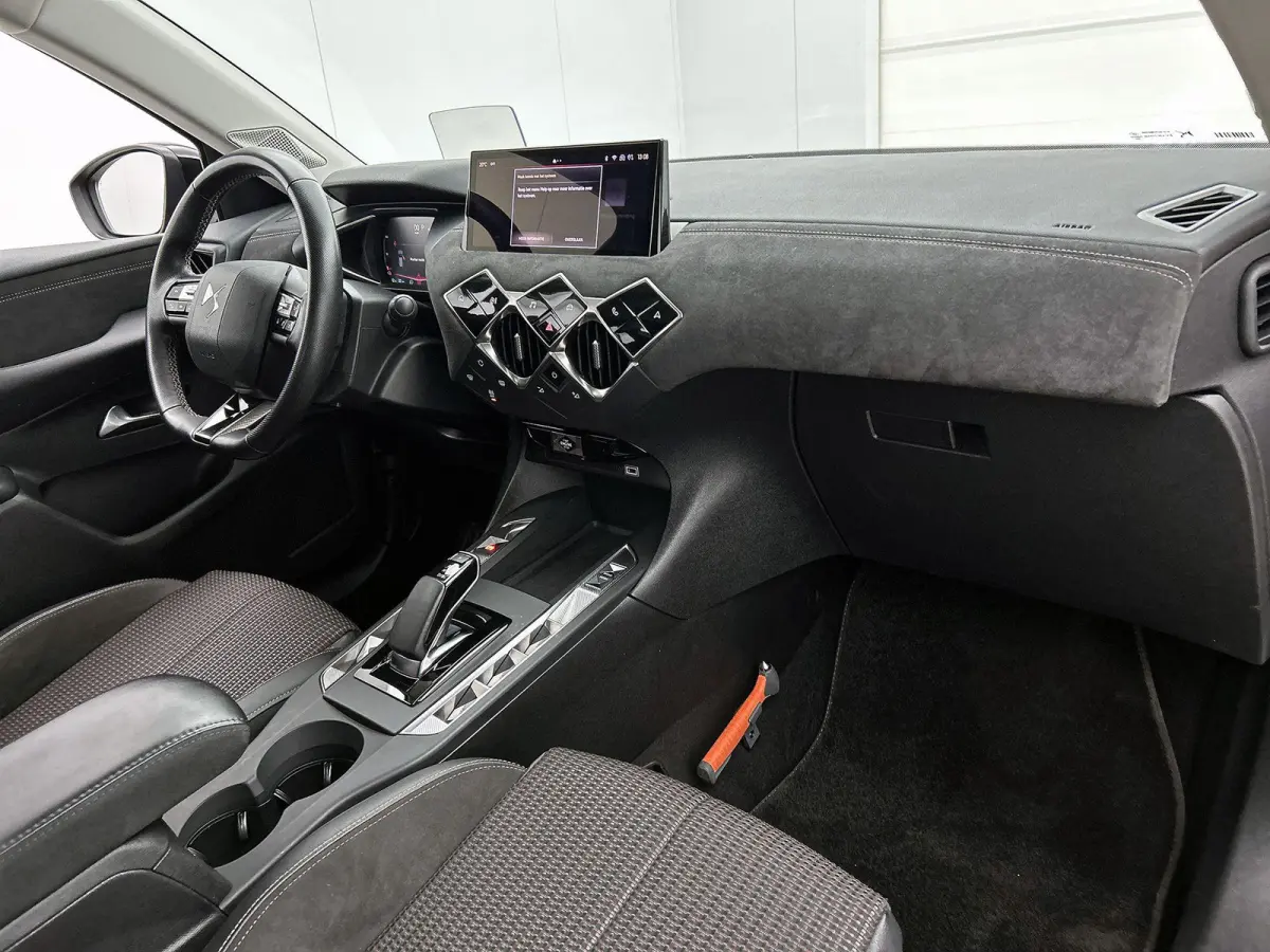 136pk Performance Line 54 kWh | ACCU 95% | Navigatie | Camera Achter | Climate Control | Cruise Control | 17"LMV | LED | Dodehoekdetectie | Trekhaak |