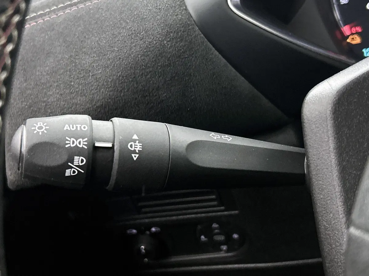 136pk Performance Line 54 kWh | ACCU 95% | Navigatie | Camera Achter | Climate Control | Cruise Control | 17"LMV | LED | Dodehoekdetectie | Trekhaak |