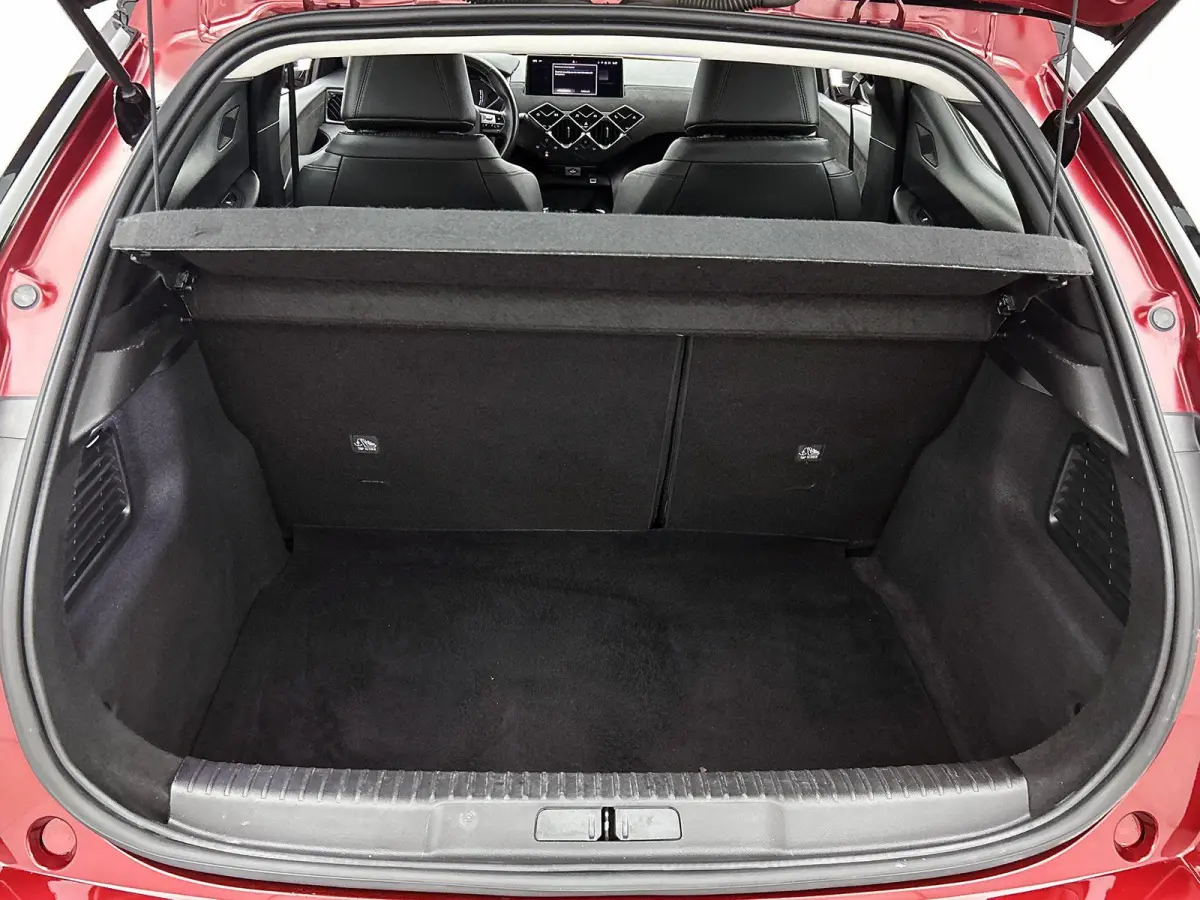 136pk Performance Line 54 kWh | ACCU 95% | Navigatie | Camera Achter | Climate Control | Cruise Control | 17"LMV | LED | Dodehoekdetectie | Trekhaak |