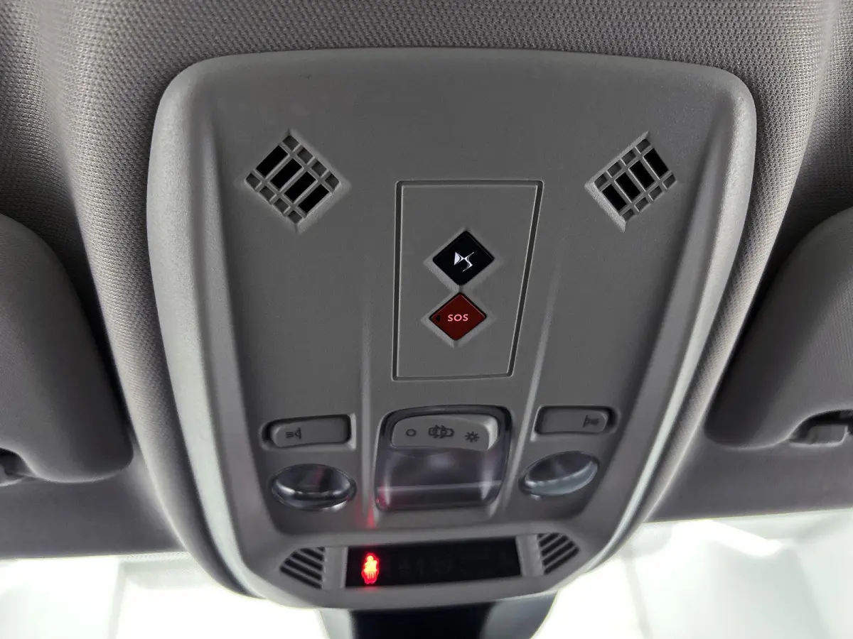 136pk Performance Line 54 kWh | ACCU 95% | Navigatie | Camera Achter | Climate Control | Cruise Control | 17"LMV | LED | Dodehoekdetectie | Trekhaak |