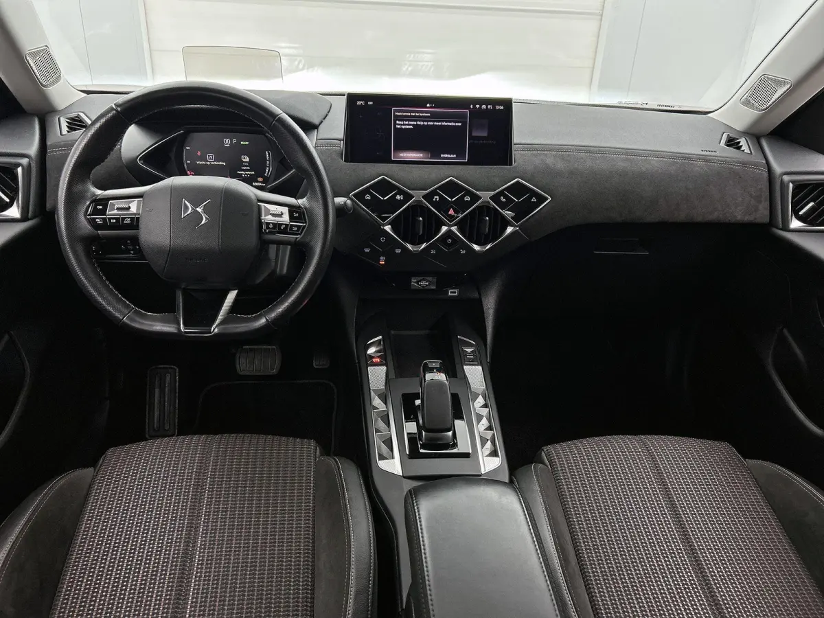 136pk Performance Line 54 kWh | ACCU 95% | Navigatie | Camera Achter | Climate Control | Cruise Control | 17"LMV | LED | Dodehoekdetectie | Trekhaak |