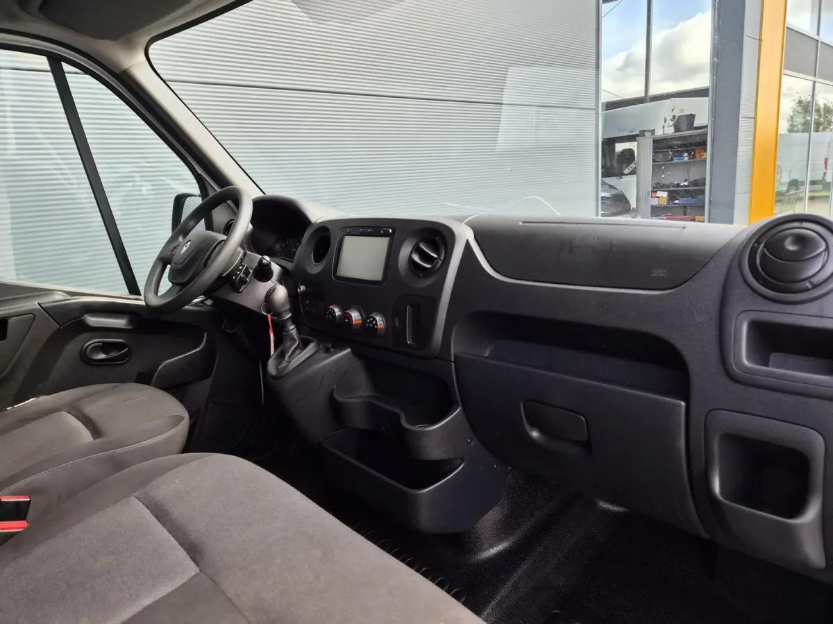 2.3 dCi L1H1 Airco 130pk Navi Trek 2x Schuifd
