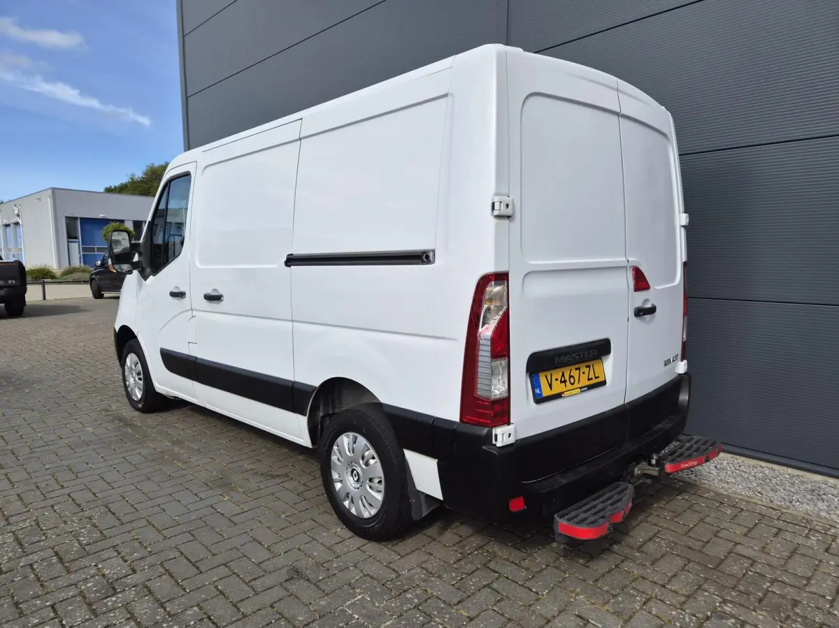 2.3 dCi L1H1 Airco 130pk Navi Trek 2x Schuifd