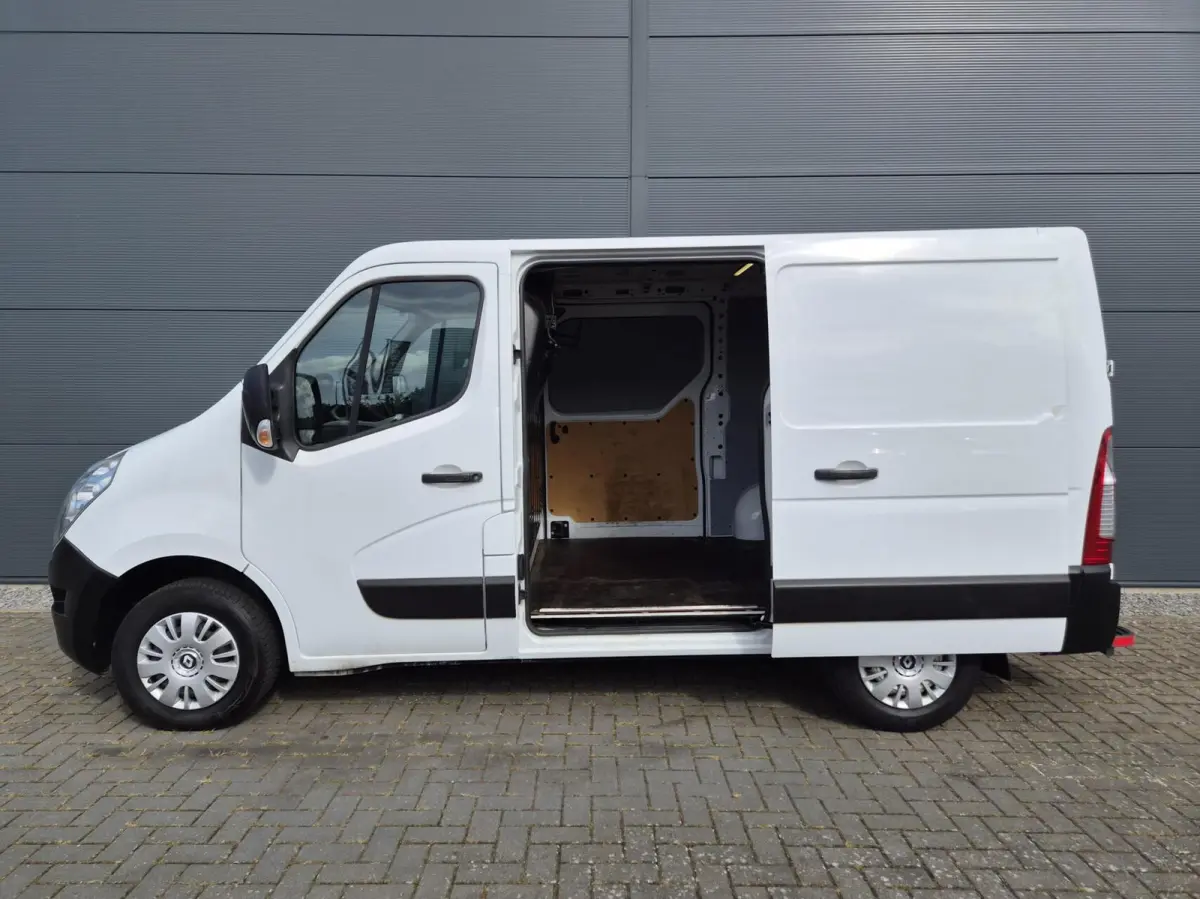 2.3 dCi L1H1 Airco 130pk Navi Trek 2x Schuifd
