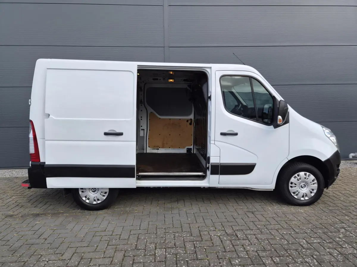 2.3 dCi L1H1 Airco 130pk Navi Trek 2x Schuifd