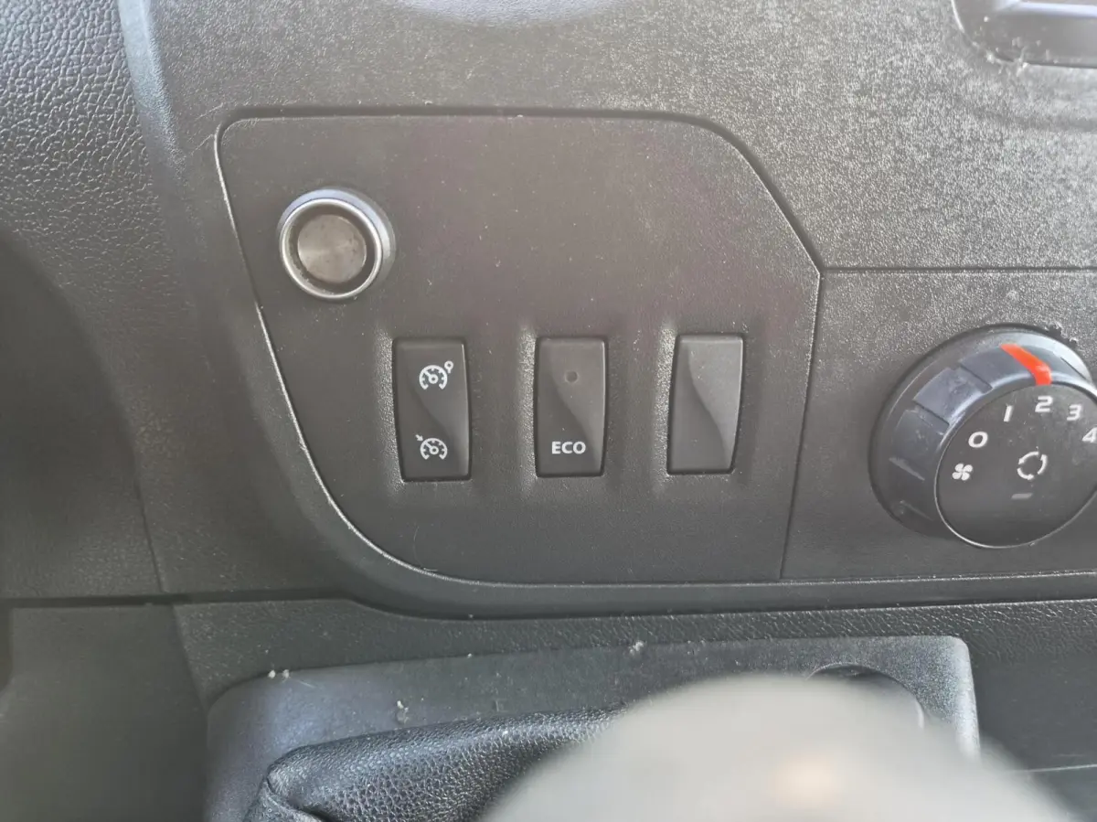 2.3 dCi L1H1 Airco 130pk Navi Trek 2x Schuifd