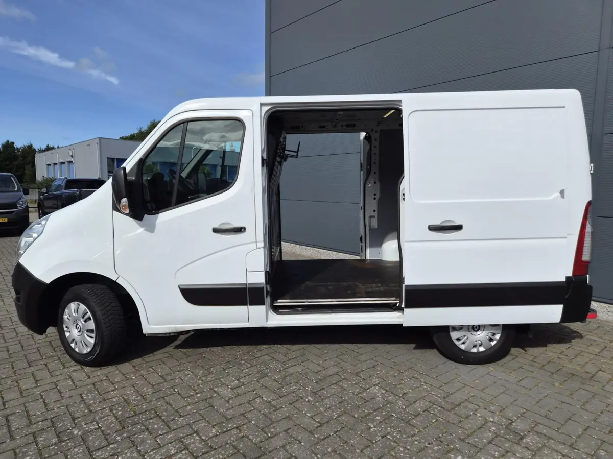 2.3 dCi L1H1 Airco 130pk Navi Trek 2x Schuifd