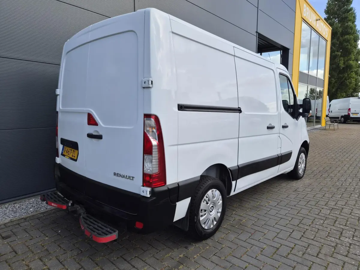 2.3 dCi L1H1 Airco 130pk Navi Trek 2x Schuifd