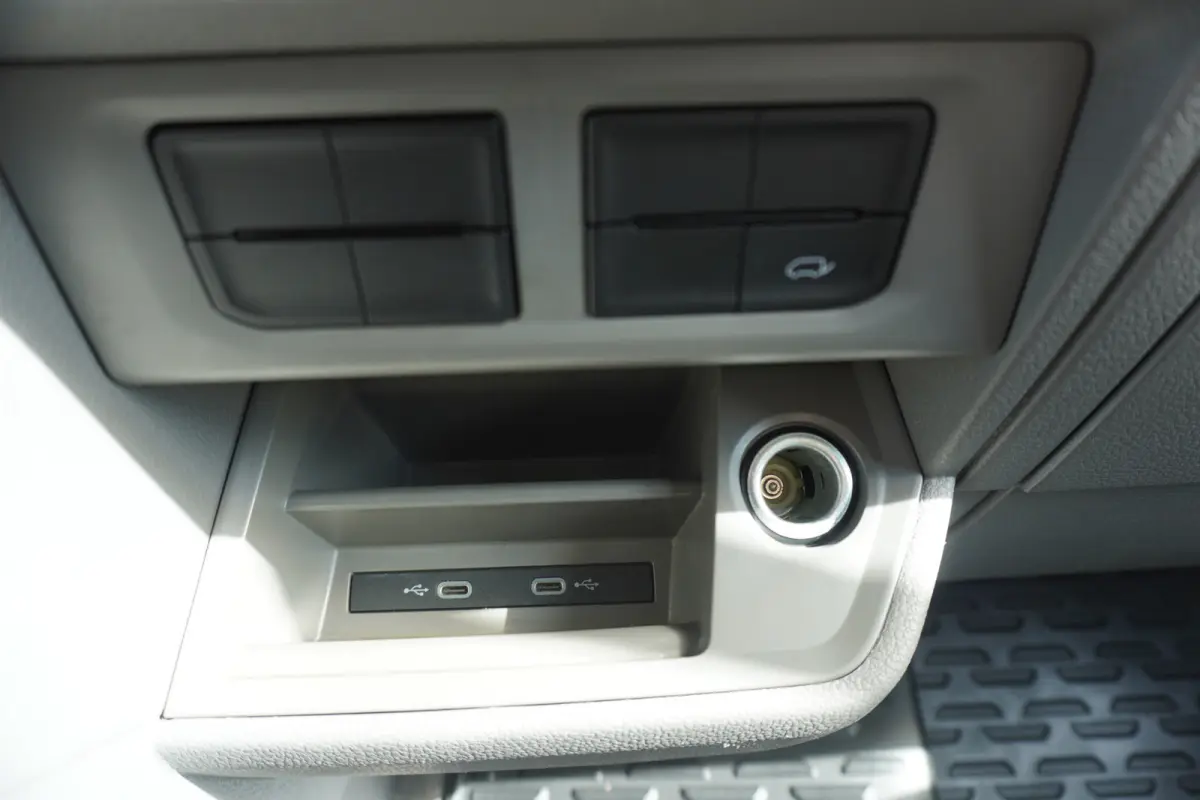 140pk Automaat Bakwagen Laadklep zijdeur Apple Carplay Airco Cruise control