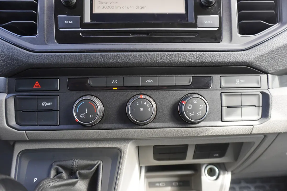 140pk Automaat Bakwagen Laadklep zijdeur Apple Carplay Airco Cruise control