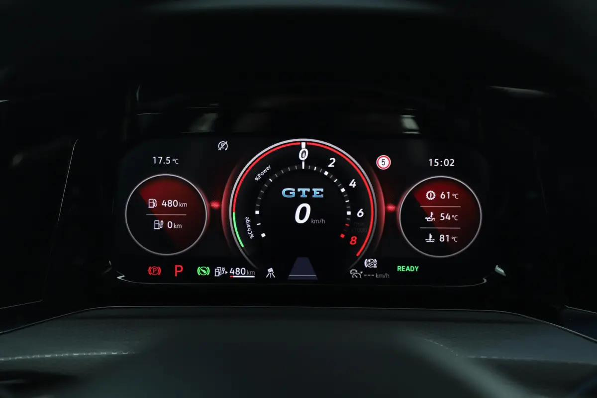 1.4 eHybrid GTE 245PK SOH 96% Panoramadak IQ Light 19 inch OZ Racing Vredestein All-season Head Up Display Stuur & Stoelverwarming Sfeerverlichting