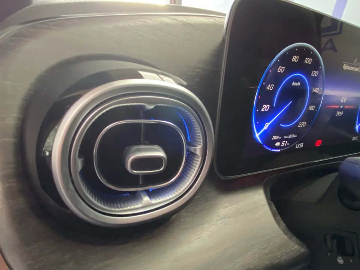 300 L2 Facelift - 8-pers - AMG - PANO - Exter. pakket - 360 - Elec. deuren - Vol Opties - Incl. Garantie
