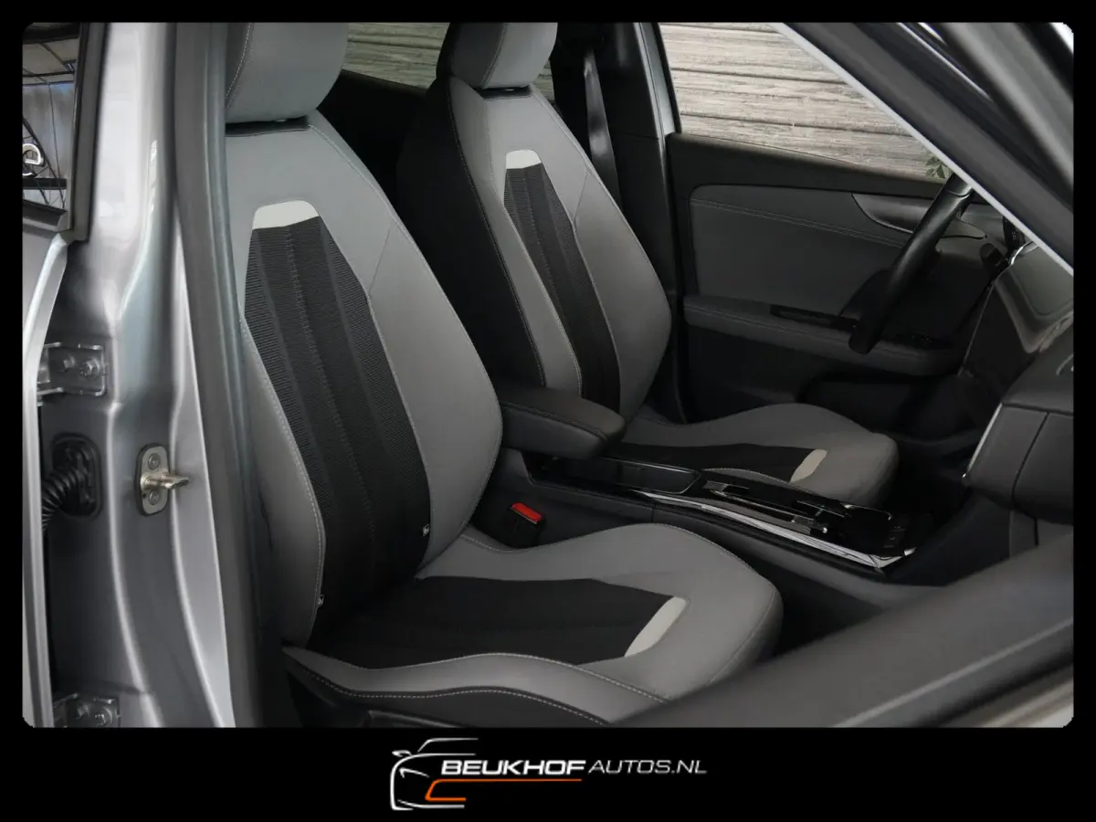 Business Elegance 50-kWh Carplay Cruis Soh91.6%