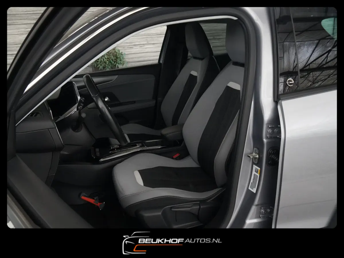 Business Elegance 50-kWh Carplay Cruis Soh91.6%