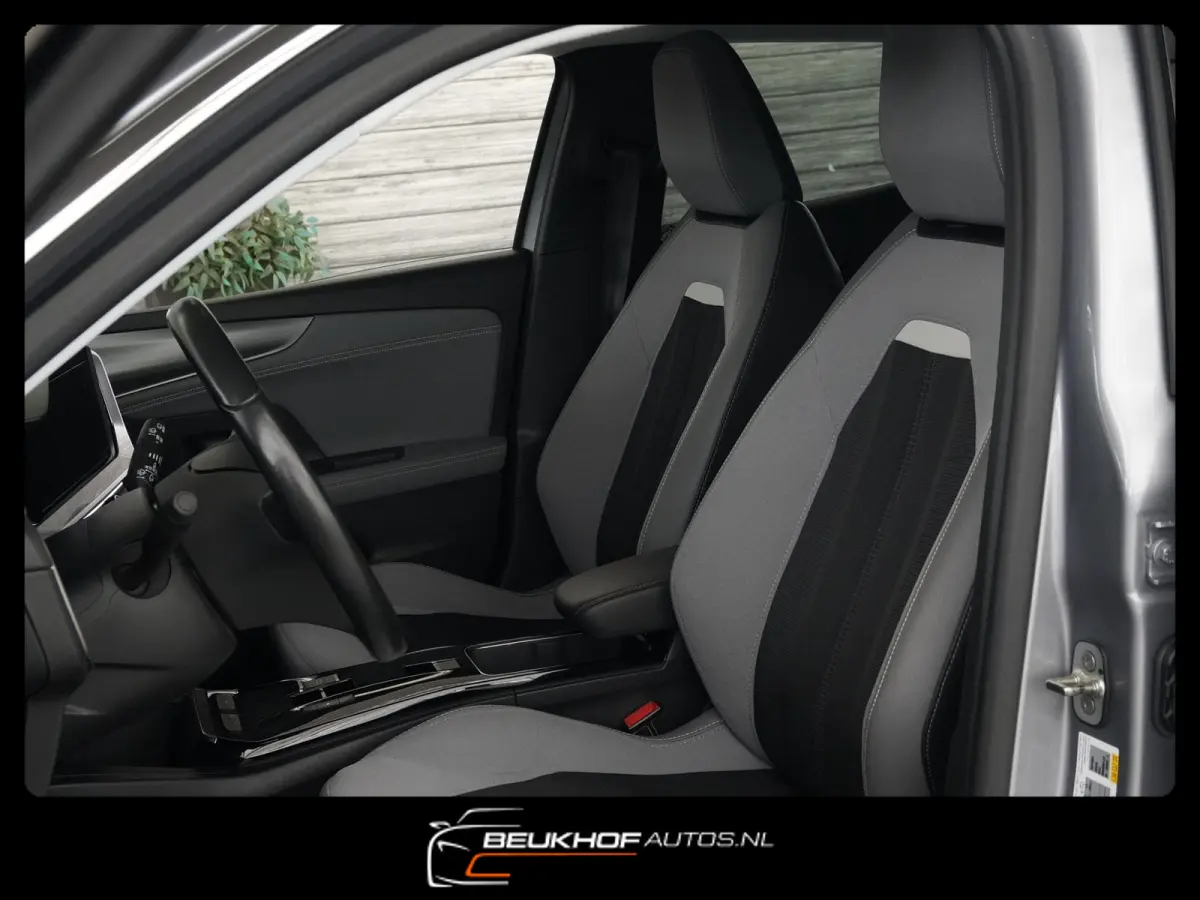 Business Elegance 50-kWh Carplay Cruis Soh91.6%