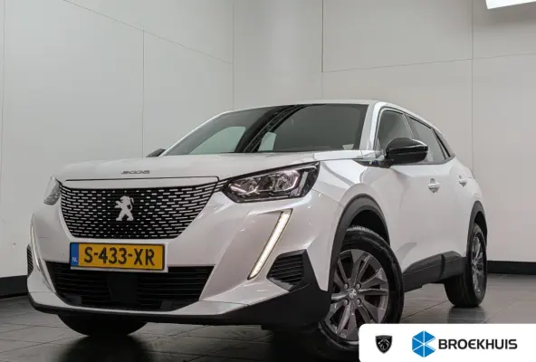 EV Active Pack 50 kWh | Navigatie | Camera | Apple Carplay / Android Auto | SOH 96% | Achterbank in delen neerklapbaar | Achteruitrijcamera | Airco (automatisch)