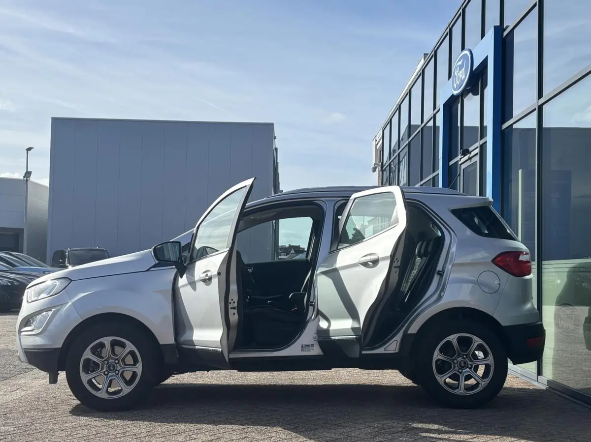 1.0 EcoBoost Trend Essential 125PK Winterpack Camera Navi Cruise Parkeersensoren B&O Blind-Spot Climate Dealer-Onderhouden *1ste Eigenaar*