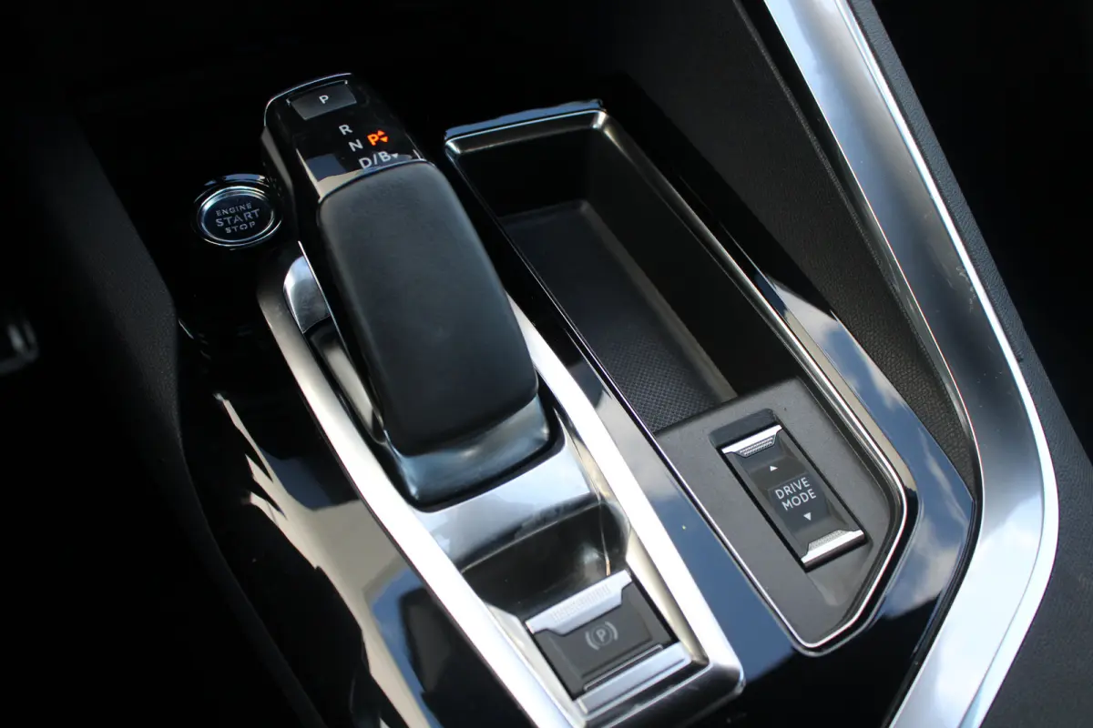1.6 HYbrid 225 GT | Elektrisch verstelbare stoel | Focal | Navigatie | Camera voor + achter | Alcantara |